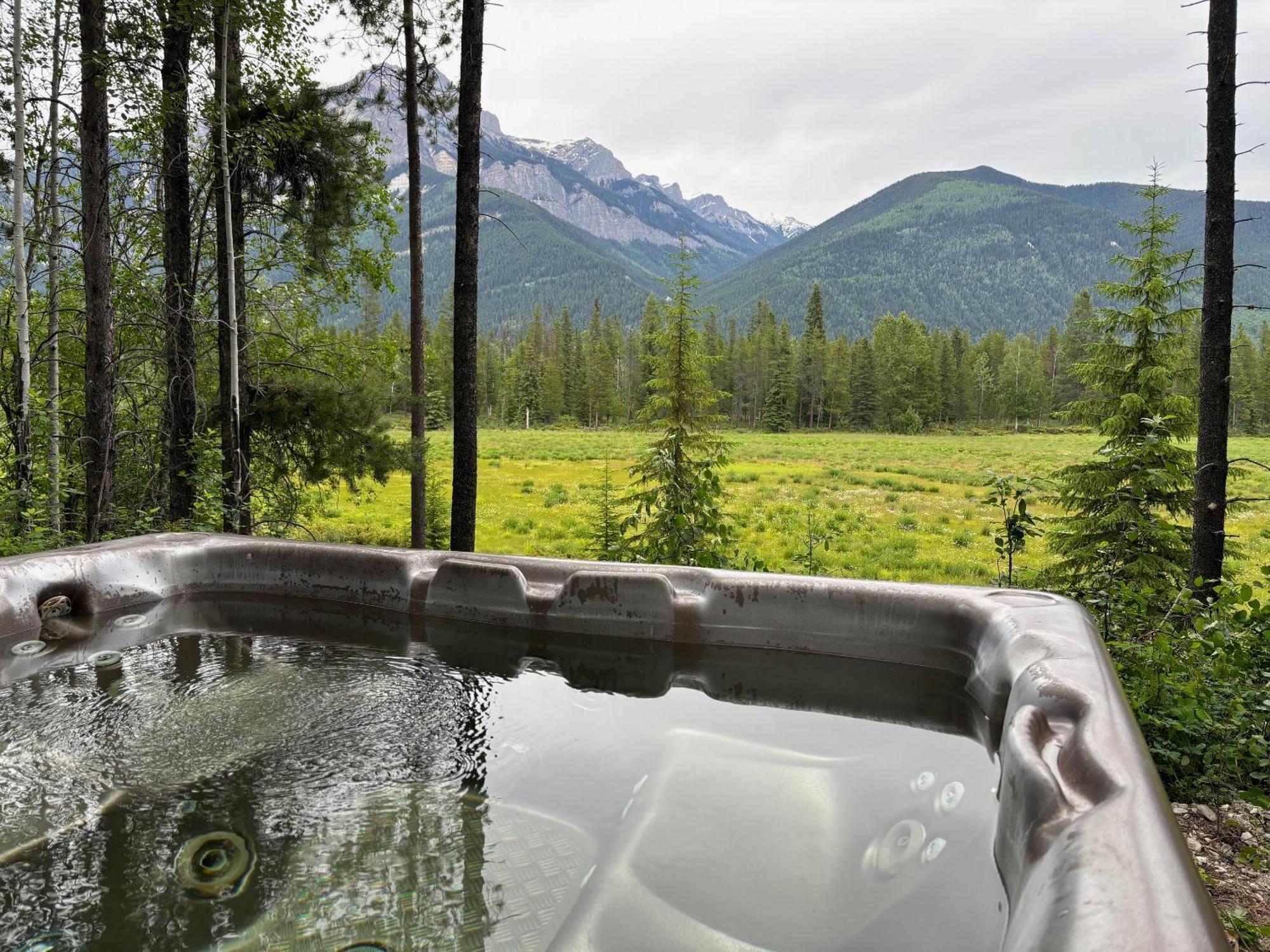 Rocky Mountain Cabins And Home Golden Exterior foto